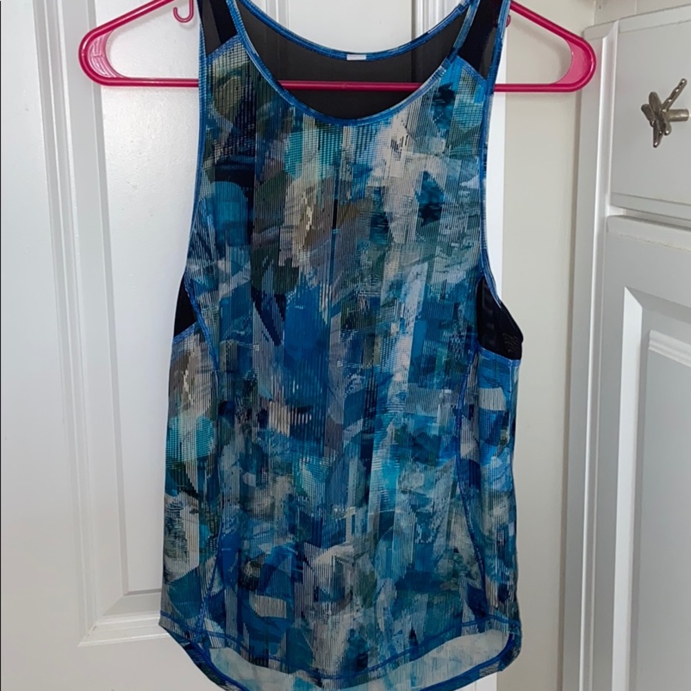 Lululemon tank with mesh great condition